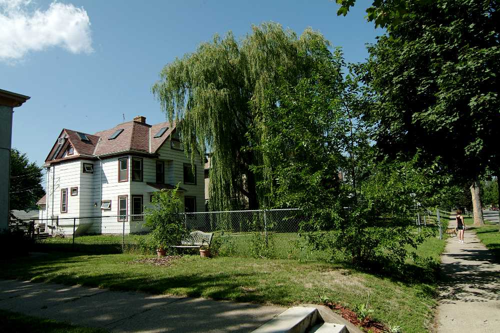 ddb 20050827 010-012